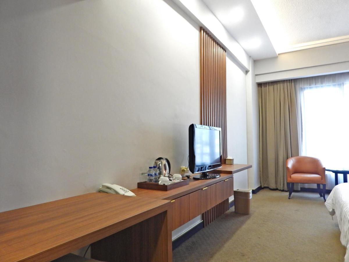 Maxwell Hotel Jakarta Exterior photo